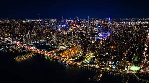 Nattelandskab New York Usa Med Fantastisk Belysning Skyskrabere Storbyens Natur Royaltyfrie stock-fotos