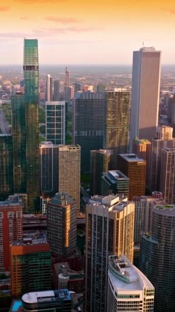Incredible Chicago Skyscrapers Rays Raising Sun Flyover Metropolis Streets Early — Stock Video
