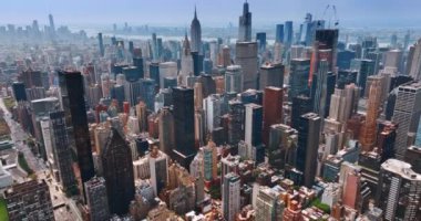 New York şehir merkezinin yoğun mimarisi. Havadan bakıldığında harika gökdelenler.