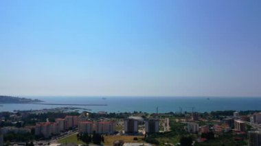 Karadağ 'ın güneşli Bar kentinin en güzel manzarası. Adriyatik Denizi 'nin muhteşem manzarası.