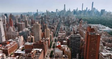 Metropolis modern tarihi binalar. Amerikan Manhattan Şehir Genel Bakışı.
