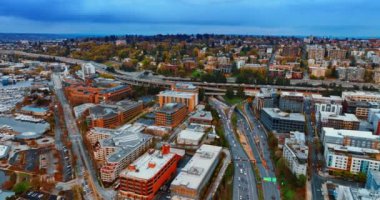 Güneşli Washington şehir binaları. Seattle Amerikan şehri hava görüntüsü.