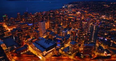 Geceleyin Washington State American City 'de. Hava Kentsel Akşamları.