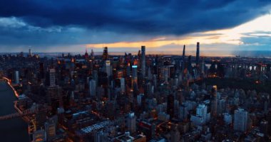 Şehir merkezindeki Skyline binaları. New York havacılık şehri manzarası.