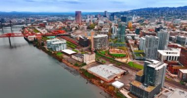 Portland yaz şehri hava manzarası. Amerikan şehir merkezi simgesi.