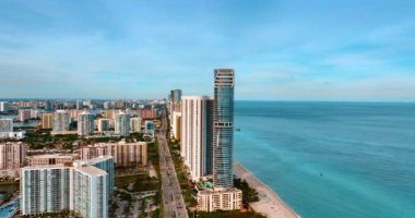 Atlantik Okyanusu 'nun kıyısına. Miami, Florida, ABD manzaralı.
