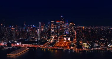 Milyonlarca ışığın yandığı uçsuz bucaksız metropolün fantastik manzarası. Geceleri New York 'u göz kamaştırıyor..