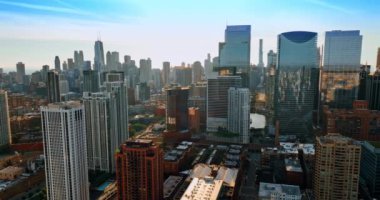Modern Chicago, Illinois, ABD şehir merkezi. Metropolis Panoraması 'ndaki güzel binaların çeşitliliği.