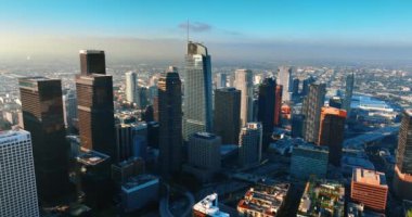 Modern Los Angeles, Kaliforniya 'nın finans merkezine yaklaşan ABD' de benzer gökdelenler yok. Şehir merkezi görünümü hava perspektifinden.