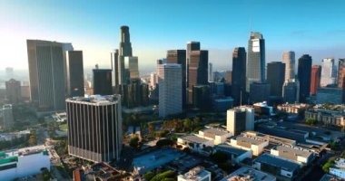 Modern Los Angeles 'ın finans merkezi, Kaliforniya, ABD. Sabahleyin şehir merkezinde İHA 'dan panorama.