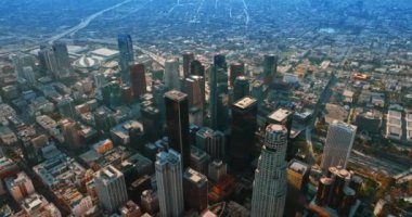 Modern Los Angeles, California, ABD 'nin gelişmekte olan şehir merkezi. Uçsuz bucaksız metropol manzarası.