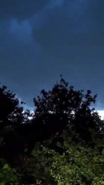 Dramatik Bulut Bölgesi. Fırtına fırtınasından önce fırtına bulutlarının arkaplanı