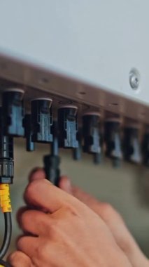 Güneş enerjisi bağlantı kutusu. Güneş fotovoltaik panel elektrik kutusu koleksiyoncusu açık havada