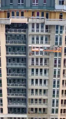 Yüksek katlı bir bina. Yeni çok katlı apartman dairesi