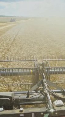 Tarım hasat makinesi. Yeni tarımsal hasat makinesinin çalışan parçaları.