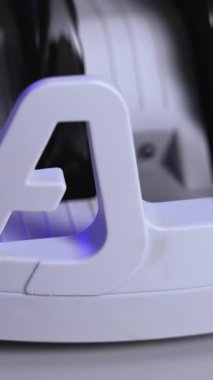 USD kağıt banknot için sayma makinesi. Banka finansal işlemleri için otomatik mekanizma. Dikey video