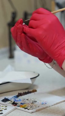 Göz protezi yapıyorum, kapat. Göz protezinin rengini kapat