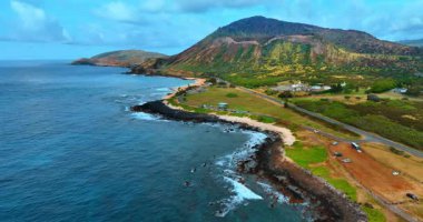 Pasifik Sahili 'nin muhteşem manzarası. Oahu Adası 'nın Rocky manzarası, Hawaii, ABD. Hava perspektifi.