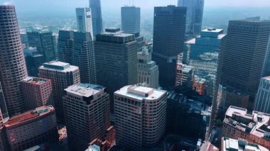 Bir grup çok katlı bina ve gökdelenler. Görüntü Boston şehir merkezi, Massachusetts, ABD.