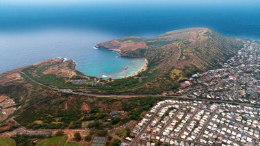 Honolulu, Hawaii, ABD 'de ikamet yeri. Muhteşem Hanauma Körfezi 'ne yaklaşıyoruz..