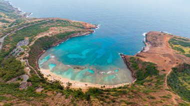 Honolulu, Hawaii, ABD 'de ikamet yeri. Muhteşem Hanauma Körfezi 'ne yaklaşıyoruz..