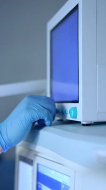 Hastane tıbbi izleme cihazları. Hastanedeki tıbbi izleme ekipmanları hastalar için hayati sağlık verileri sunuyor.