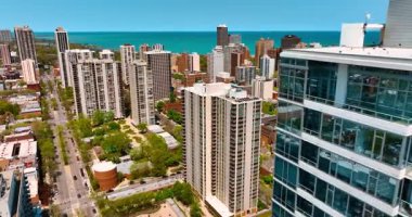 Modern Chicago, Illinois, ABD 'nin resimli manzarası. Michigan Gölü 'nün arka planında. Hava görünümü.