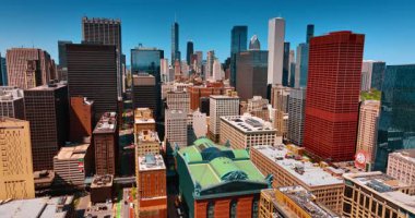 Metropolis 'in modern şehir manzarası. Hava görüntüsü. Chicago, Illinois, ABD 'nin güneşli manzarası.