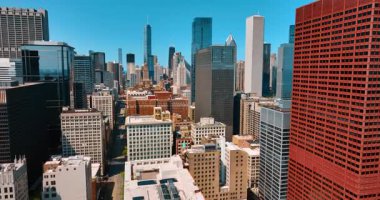 Modern Chicago, Illinois, ABD 'nin çarpıcı şehir manzarası. Güneşli bir günde Metropolis şehrinin hava manzarası.