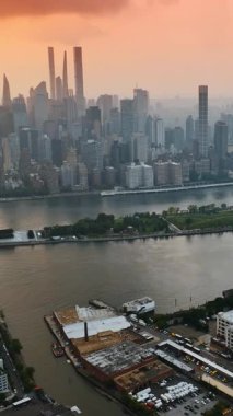 New York Central Park hava manzaralı. Amerikan şehir simgesi. Dikey video