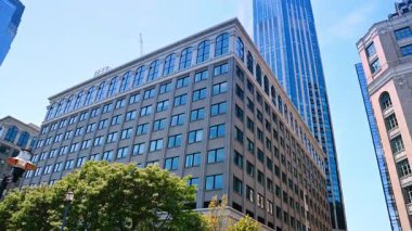 Jersey, New Jersey, ABD 'nin görkemli modern gökdelenleri. Şehrin çarpıcı mimarisi düşük açılı açıdan..