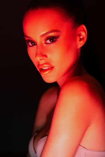 Sensual Jovem Morena Modelo Posando Lingerie Iluminado Por Luzes Muito — Fotografia de Stock