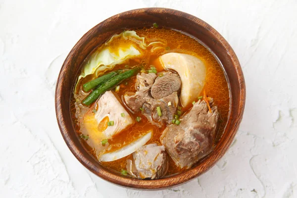 新煮的菲律宾菜Beef Kansi或酸肉汤炖牛肉的照片 — 图库照片