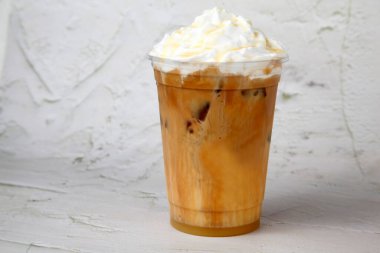 Taze kahve aromalı frappe fotoğrafı..