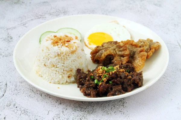 Foto Van Vers Gekookt Filipijns Voedsel Gemaakt Van Rundvleesmals Varkensruffel — Stockfoto