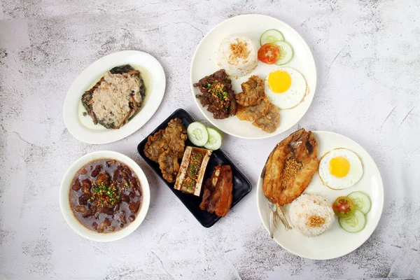 Photo Freshly Cooked Assorted Filipino Food — Stock Photo, Image