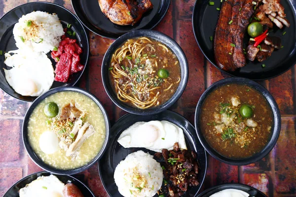 Photo Freshly Cooked Assorted Famous Filipino Food — Stock Photo, Image