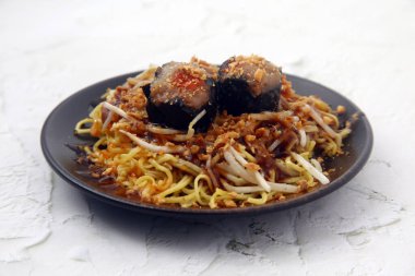 Siomai ile yeni pişmiş Hong Kong eriştelerinin fotoğrafı..