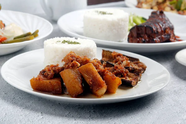 Foto Van Vers Gekookt Filipijns Voedsel Genaamd Varkensvlees Binagoongan Varkensbuik — Stockfoto