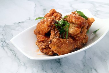 Taze pişmiş tavuk bufalo kanadı fotoğrafı..