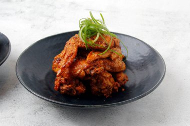 Taze pişmiş tavuk bufalo kanadı fotoğrafı..