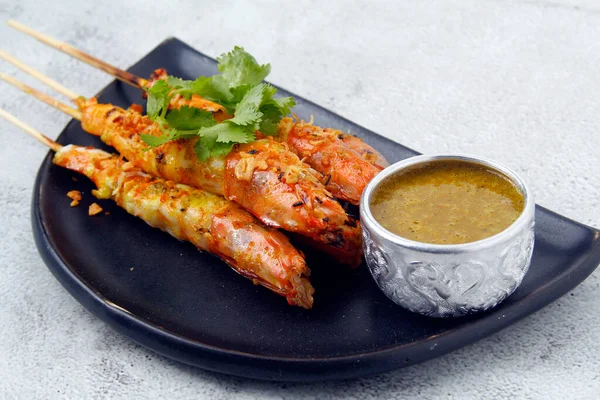 Photo Freshly Cooked Thai Food Grilled Shrimp Skewers — Stock Photo, Image