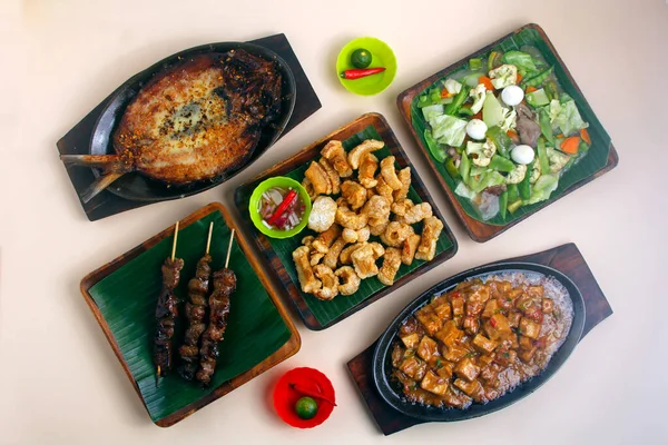 Photo Freshly Cooked Assorted Filipino Food — Foto de Stock