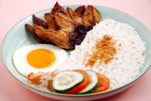 Photo Freshly Cooked Filipino Food Called Daing Silog Dried Fish — Stock Photo, Image