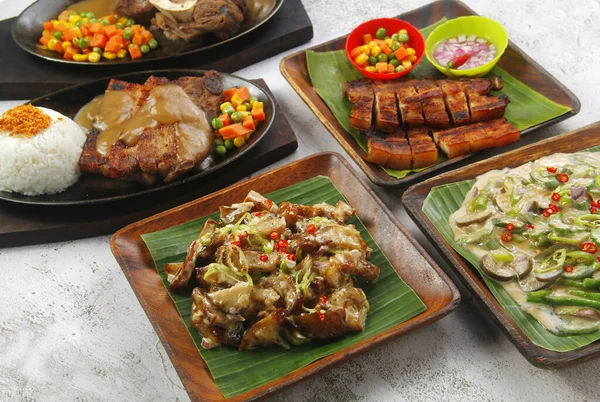Photo Freshly Cooked Assorted Filipino Food — Stock Photo, Image
