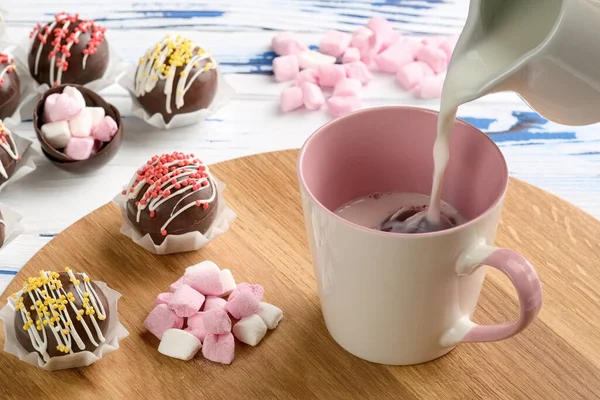 Bombas Cacau São Conchas Chocolate Preto Cheio Cacau Marshmallows Que — Fotografia de Stock