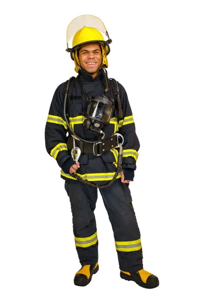 防火の制服を着たアフリカ系アメリカ人消防士が笑顔でカメラを見ている 垂直方向に隔離された — ストック写真