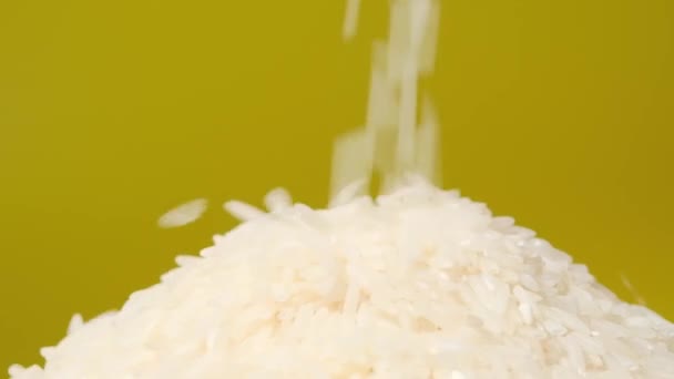 Closeup Macro Video Rice Grains Falling White Uncooked Rice Rotating — Vídeo de Stock