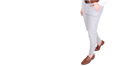 Zarif pantolonlu adamın bacakları..