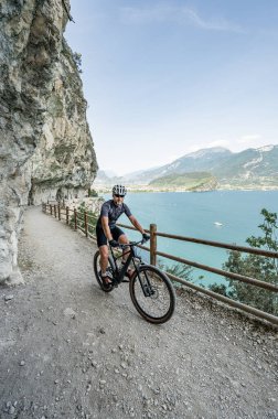 Lago di Garda - Kuzey İtalya 'da bir göl.